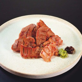 仔牛の牛タン丸ごと一本塩麹熟成
