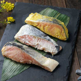 酒粕とお味噌で漬けた秋鮭の漬魚
