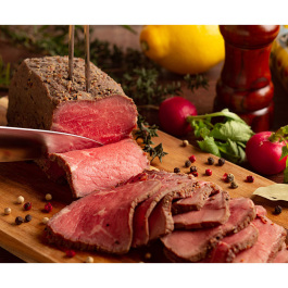 ローストビーフと特製ガーリックペッパーソース