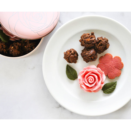 ＜J.DEUX CERCLE（ジェイ・ドゥ・セルクル）＞ローズクランチチョコVD（缶）