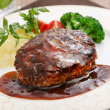 牛肉100％ハンバーグと黒トリュフソース
